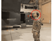 美军新研发的VR工具，大兵戴在头上，充当专家的眼睛